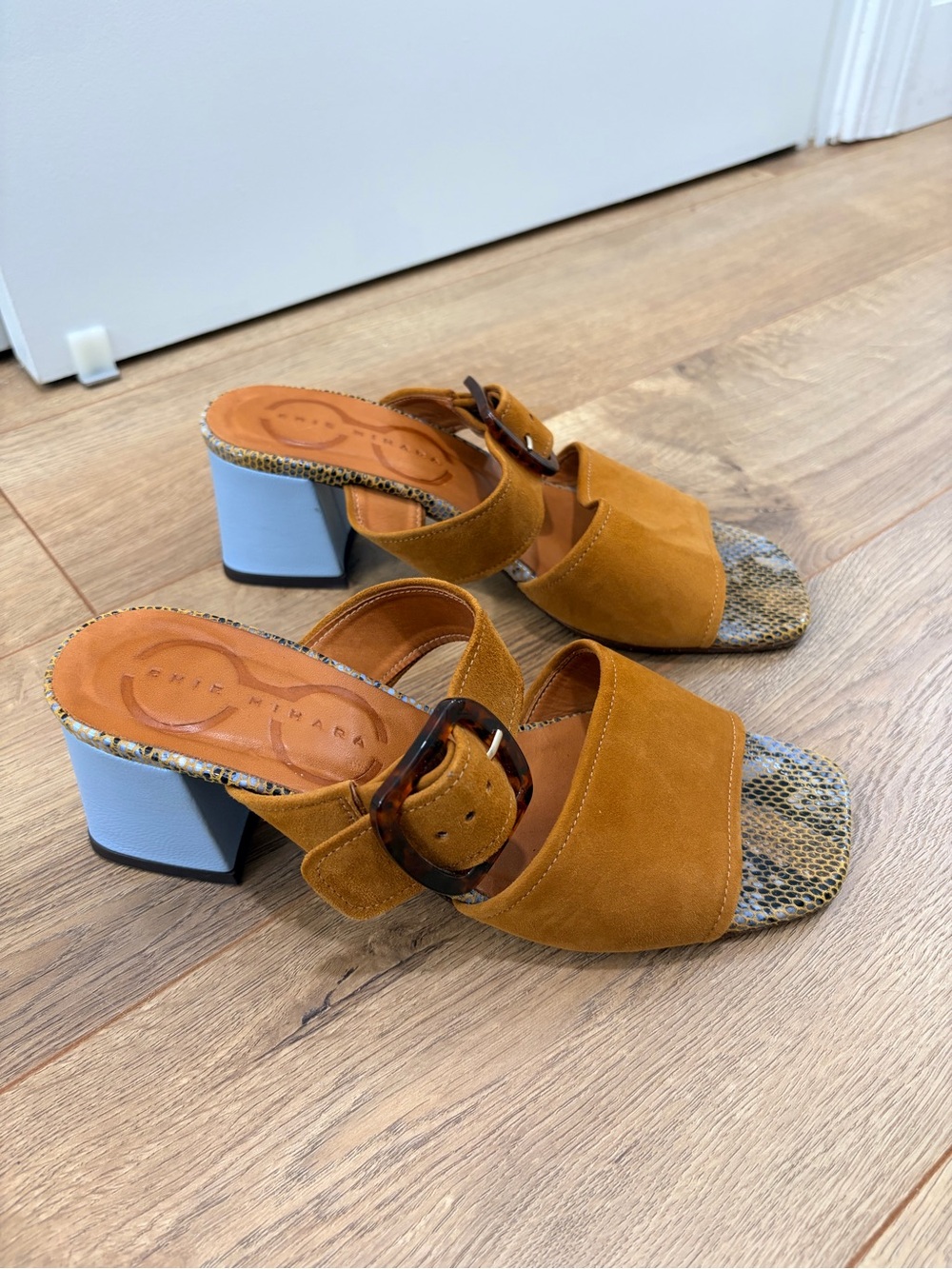 CHIE MIHARA Linka sandal in snake, suede with blue heel - Picture 3 of 13